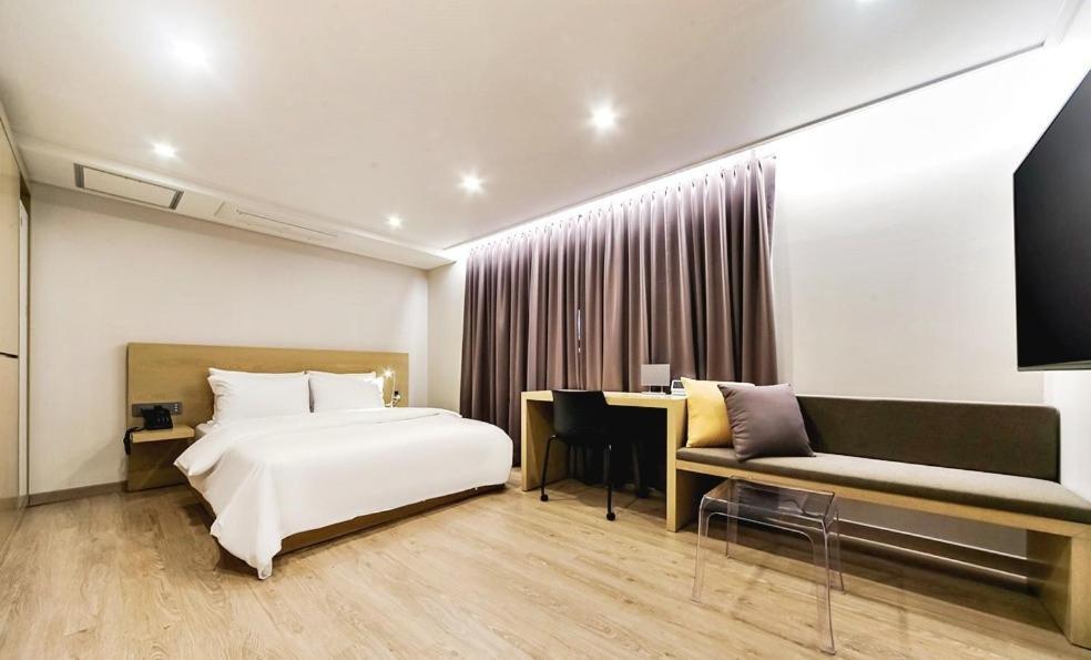 Centro Hotel Chilgok Екстер'єр фото