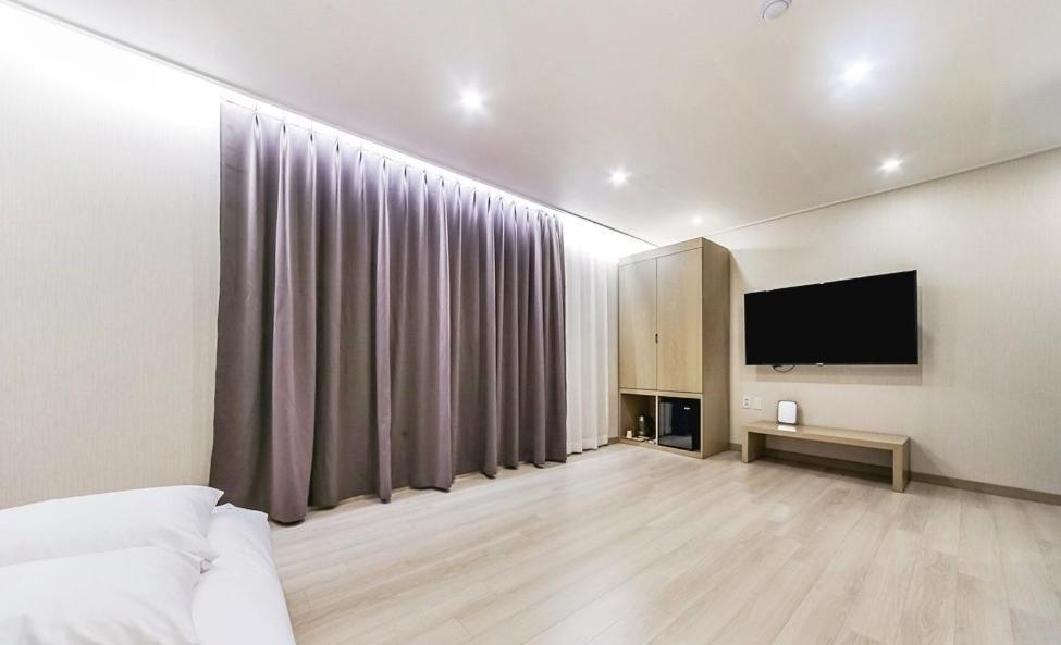 Centro Hotel Chilgok Екстер'єр фото
